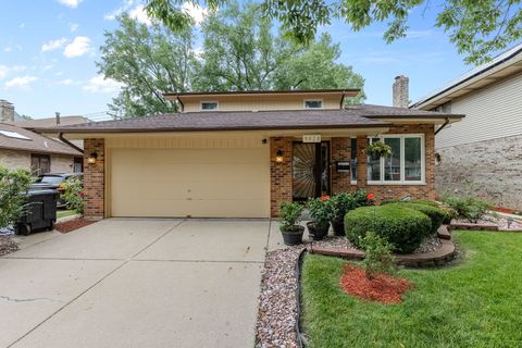 Tiny photo for 9838 S Beverly Avenue, Chicago, IL 60643 (MLS # 12336844)