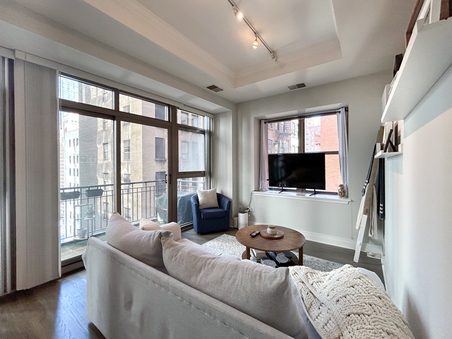 212 W Washington Street 1513