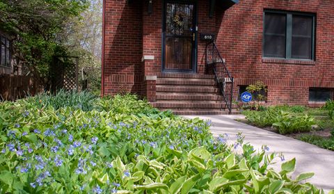 Tiny photo for 610 W Indiana Avenue W, Urbana, IL 61801 (MLS # 12604695)