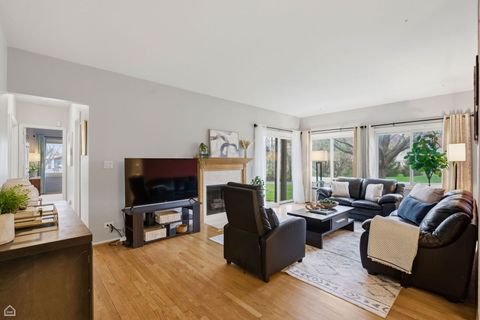 Tiny photo for 101 Windwood Court #101, Buffalo Grove, IL 60089 (MLS # 12635272)