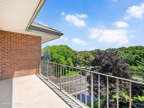 Tiny photo for 5 OAK BROOK CLUB Drive #P6-N, Oak Brook, IL 60523 (MLS # 12695717)