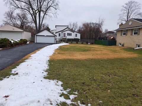 Tiny photo for 1754 E Lincoln Avenue, Des Plaines, IL 60018 (MLS # 12535809)