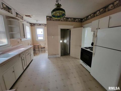 Tiny photo for 334 S LINCOLN Boulevard, Centralia, IL 62801 (MLS # EB460785)