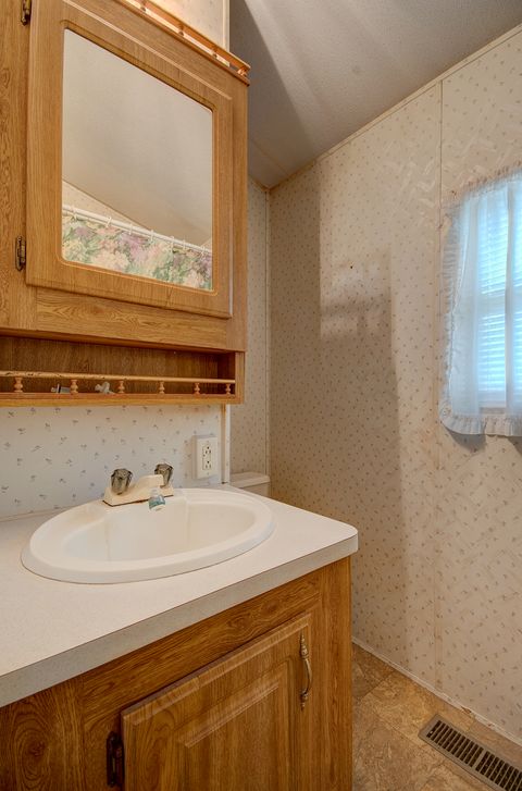Tiny photo for 8 Bluegill Circle, Wilmington, IL 60481 (MLS # 12331289)