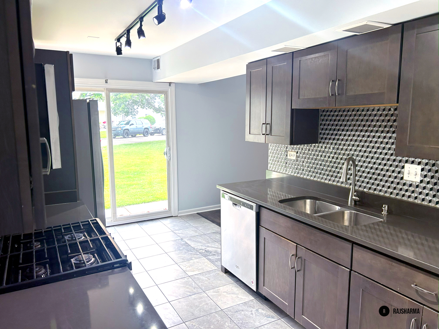 1212 Thyne Court 29C