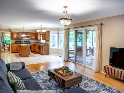 Tiny photo for 17945 W Pond Ridge Circle, Gurnee, IL 60031 (MLS # 12570472)