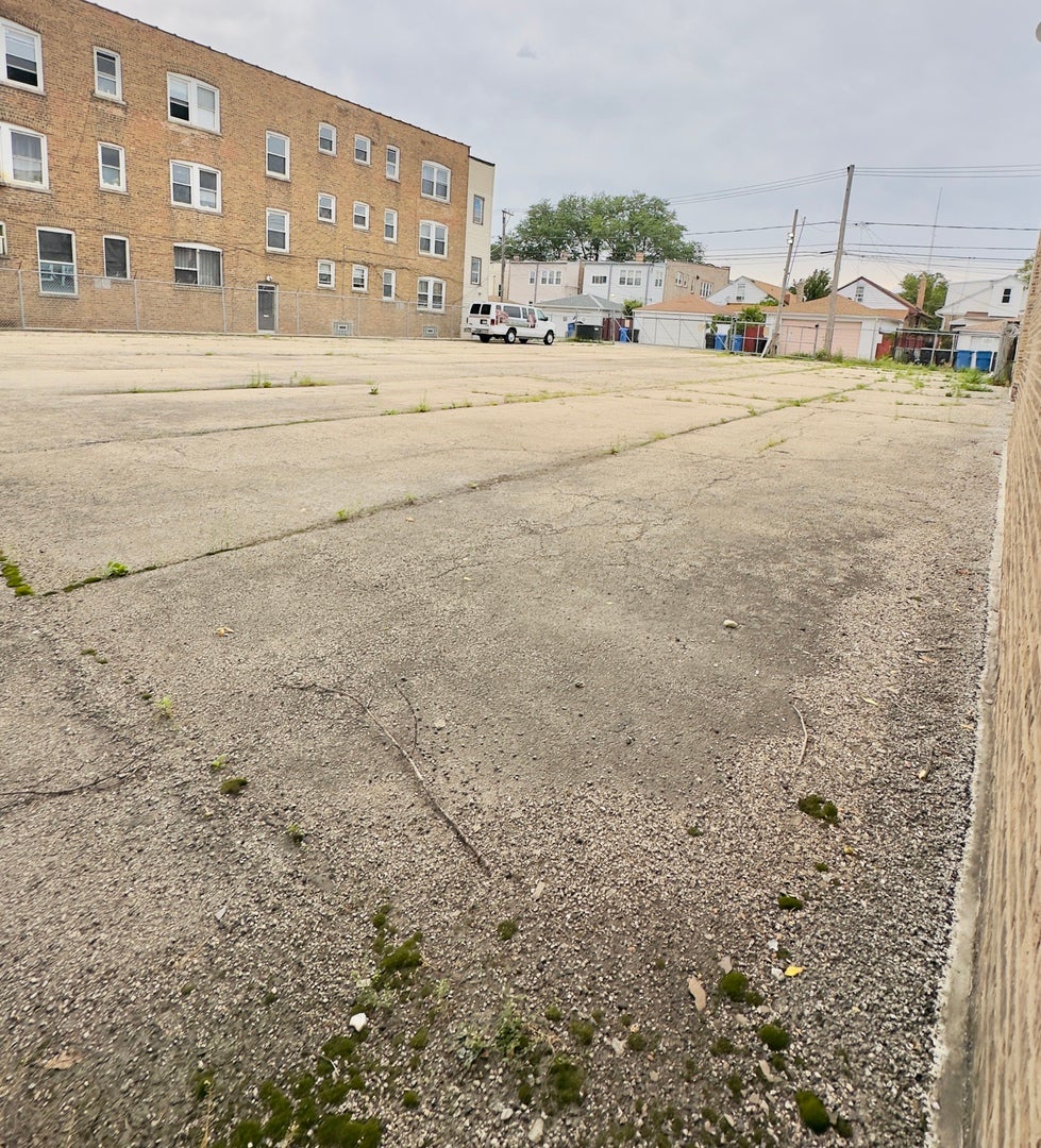 4918-22 W Diversey Avenue