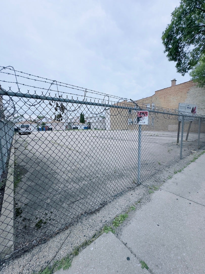 4918-22 W Diversey Avenue