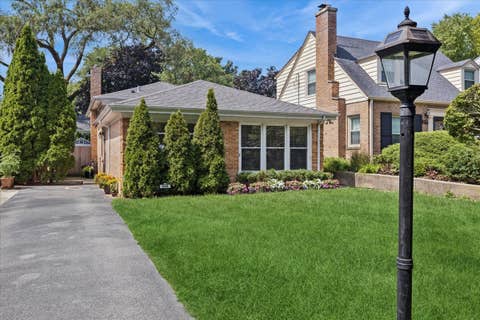 Photo of 552 Burton Avenue, Highland Park, IL 60035 (MLS # 12728137)