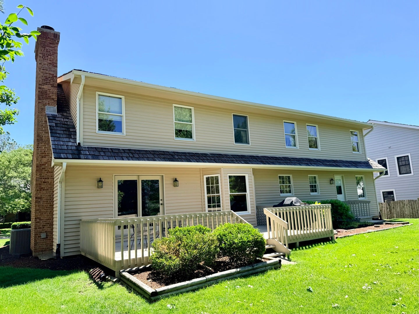1137 LOYOLA Drive