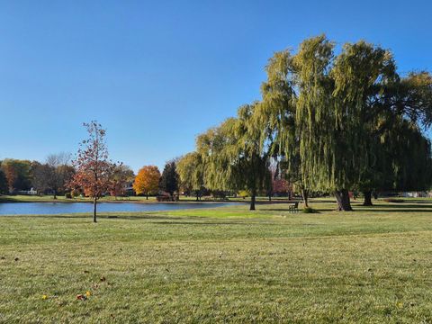 Tiny photo for 643 Burgundy Court #B, Elk Grove Village, IL 60007 (MLS # 12512067)