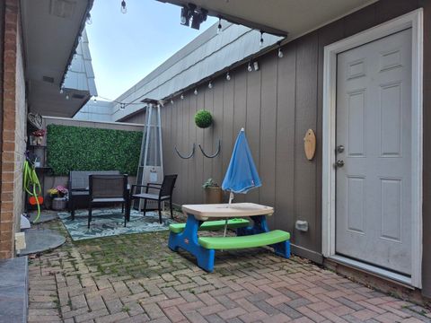 Tiny photo for 643 Burgundy Court #B, Elk Grove Village, IL 60007 (MLS # 12512067)