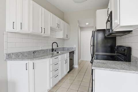 Tiny photo for 5500 Hillcrest Lane #4L, Lisle, IL 60532 (MLS # 12706358)