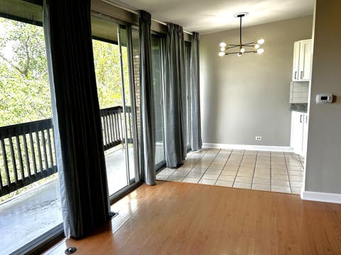 Tiny photo for 5500 Hillcrest Lane #4L, Lisle, IL 60532 (MLS # 12706358)