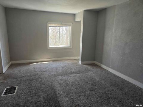 Tiny photo for 616 E 6TH Street, Davenport, IA 52803 (MLS # QC4261780)