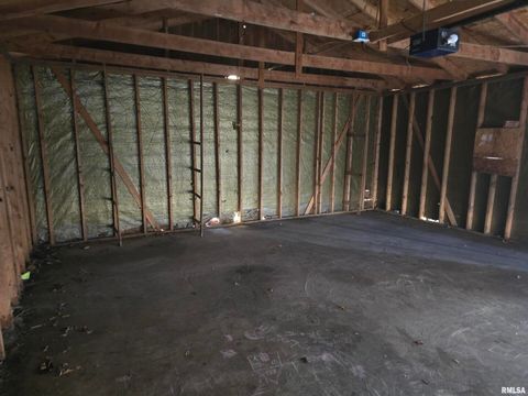 Tiny photo for 616 E 6TH Street, Davenport, IA 52803 (MLS # QC4261780)