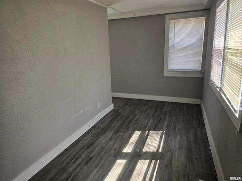 Tiny photo for 616 E 6TH Street, Davenport, IA 52803 (MLS # QC4261780)