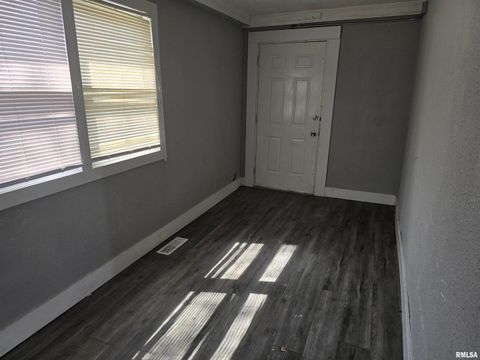 Tiny photo for 616 E 6TH Street, Davenport, IA 52803 (MLS # QC4261780)