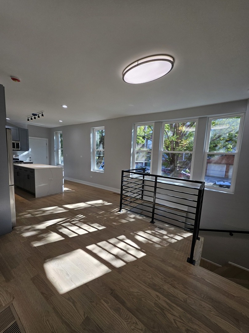 901 N Francisco Avenue 1R