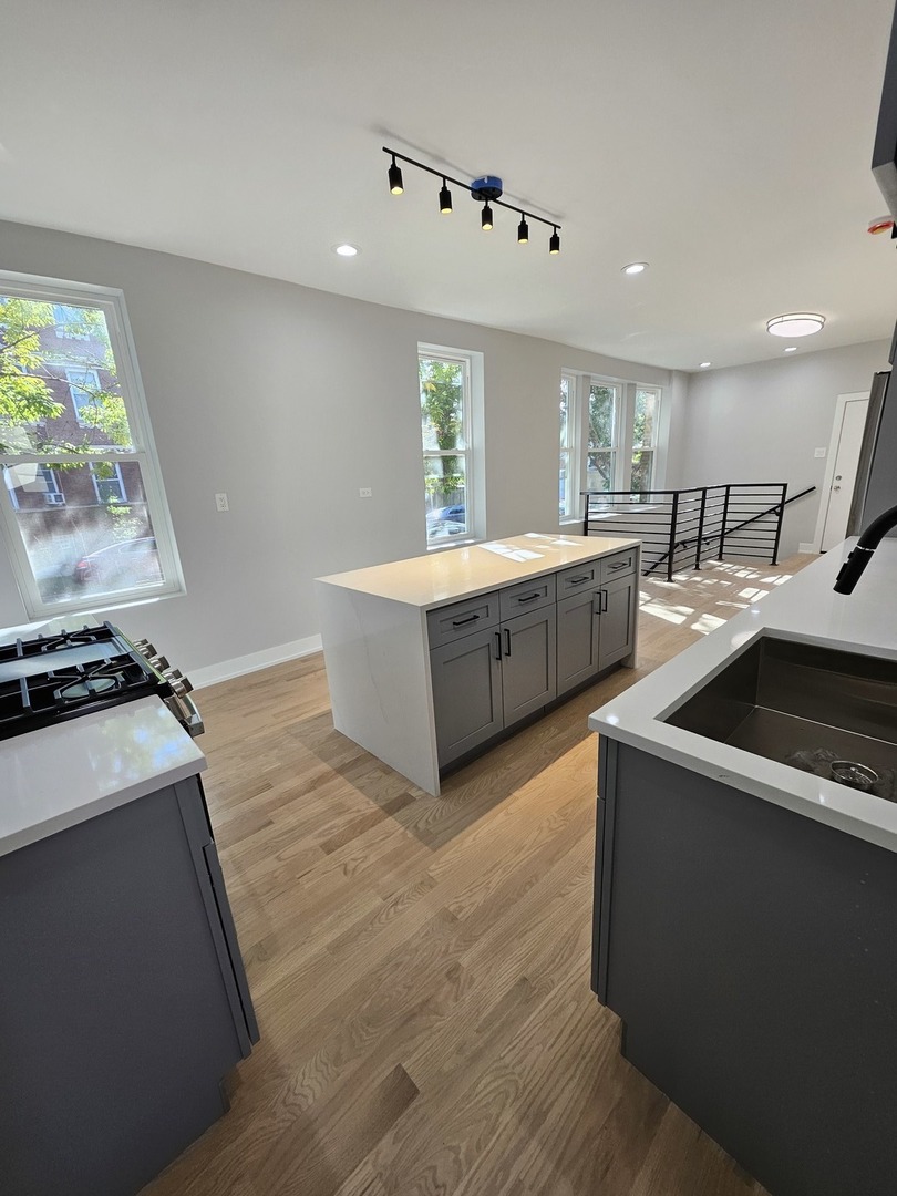 901 N Francisco Avenue 1R