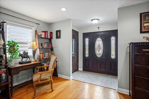 Tiny photo for 420 Radcliffe Avenue, Des Plaines, IL 60016 (MLS # 12602123)
