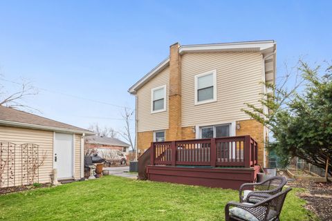 Tiny photo for 420 Radcliffe Avenue, Des Plaines, IL 60016 (MLS # 12602123)