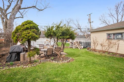 Tiny photo for 420 Radcliffe Avenue, Des Plaines, IL 60016 (MLS # 12602123)