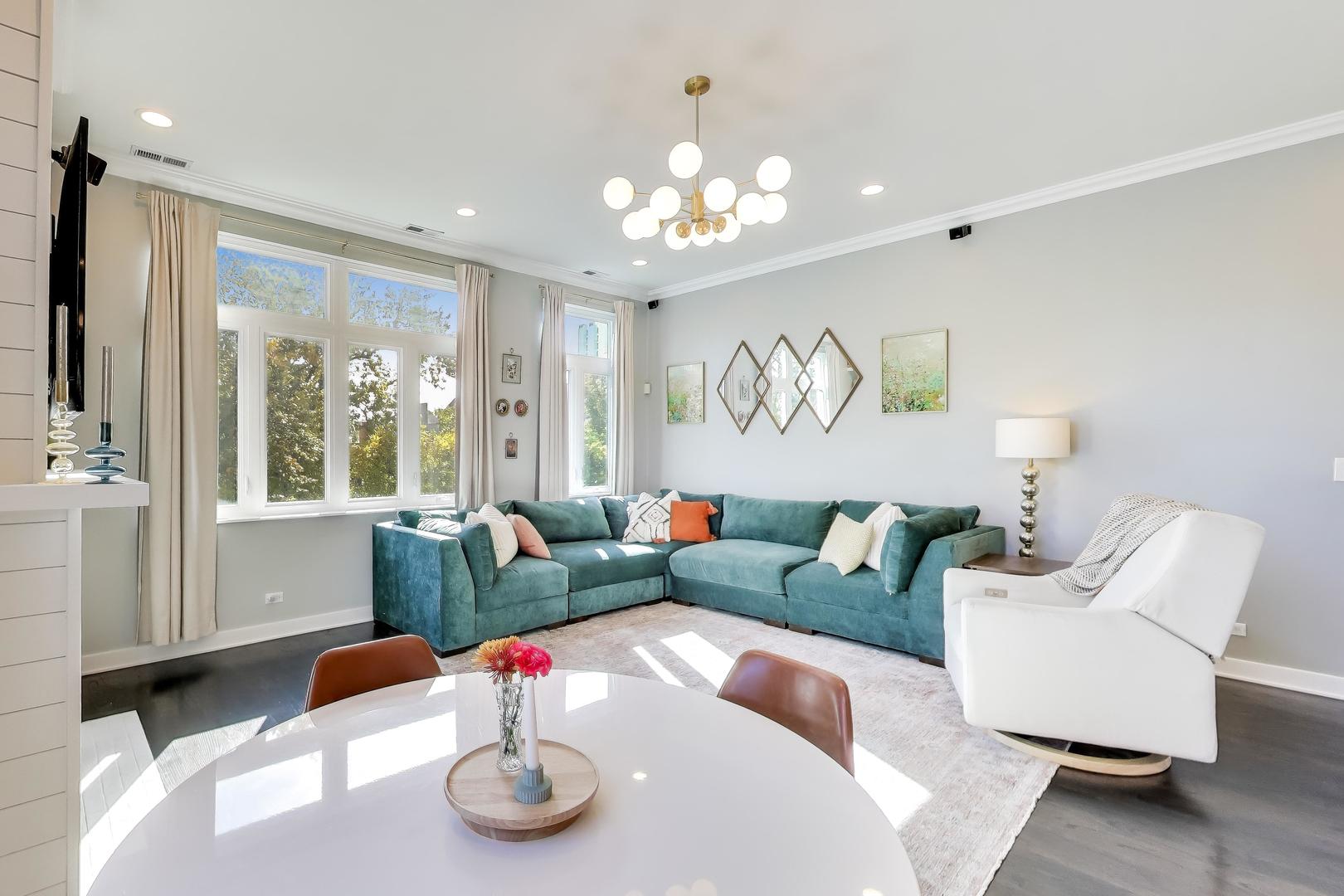 2134 W Crystal Street 3