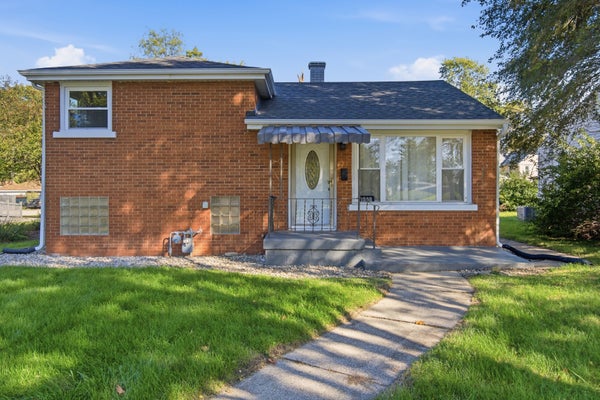 1252 S 8TH AVE, KANKAKEE, IL 60901 - Image eb4e935bd6f8241e54a07b0918918efe/3082789830