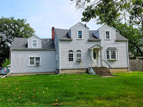 Photo of 423 S Center Street, Bensenville, IL 60106 (MLS # 12469795)