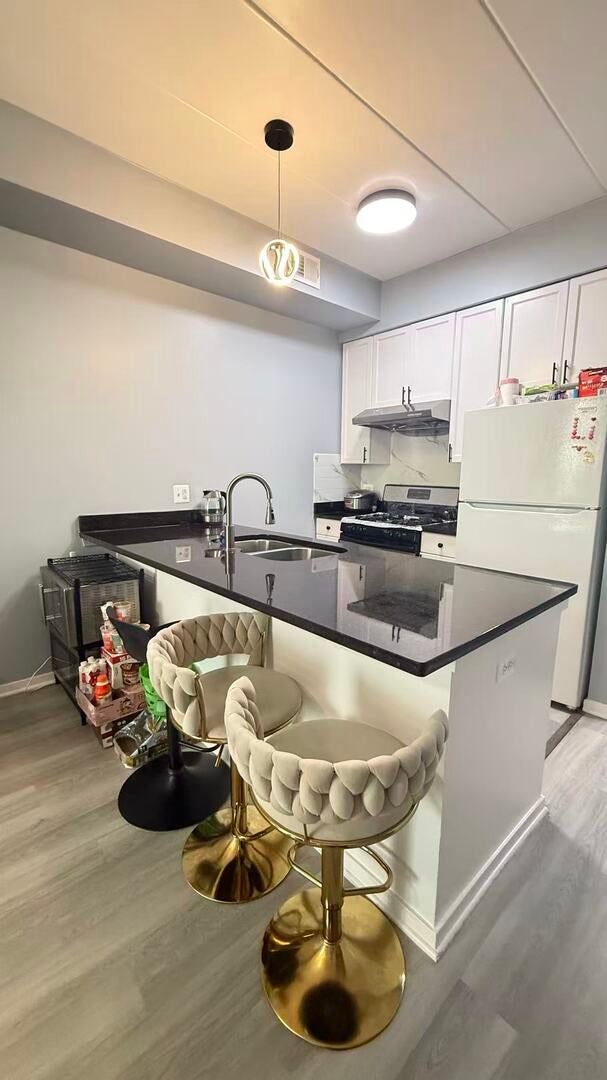 974 W 35th Place 508
