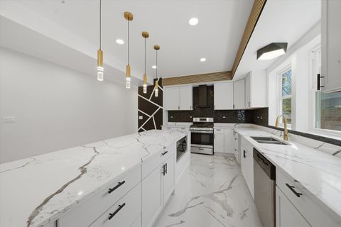 Tiny photo for 939 N Harding Avenue, Chicago, IL 60651 (MLS # 12648211)