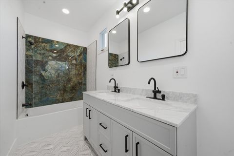 Tiny photo for 939 N Harding Avenue, Chicago, IL 60651 (MLS # 12648211)