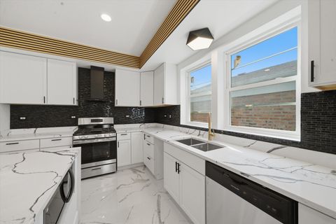 Tiny photo for 939 N Harding Avenue, Chicago, IL 60651 (MLS # 12648211)