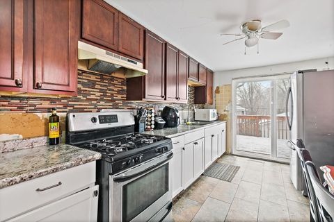 Tiny photo for 399 Tee Lane, Carpentersville, IL 60110 (MLS # 12558424)