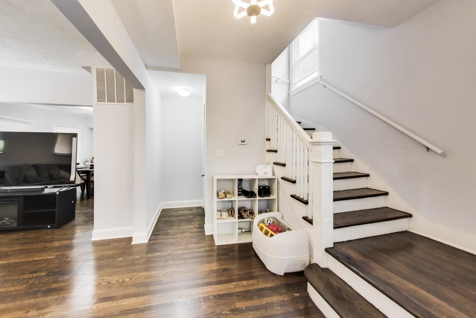 28 N Lockwood Avenue