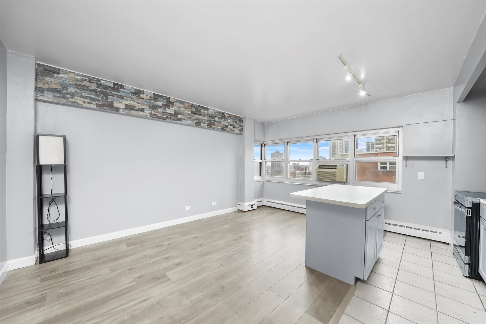 4960 N Marine Drive 1518