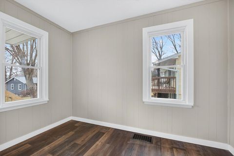 Tiny photo for 2503 Glenn Street, Bettendorf, IA 52722 (MLS # 12584541)