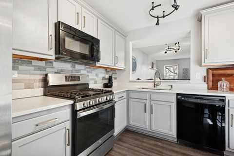 Tiny photo for 307 E Victoria Circle, North Aurora, IL 60542 (MLS # 12535519)