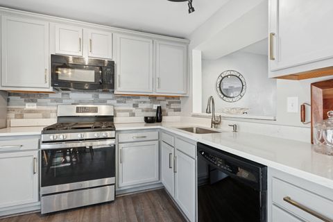 Tiny photo for 307 E Victoria Circle, North Aurora, IL 60542 (MLS # 12535519)