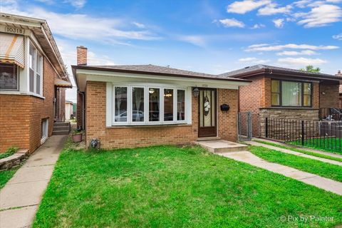 Tiny photo for 10316 S Green Bay Avenue, Chicago, IL 60617 (MLS # 12464171)