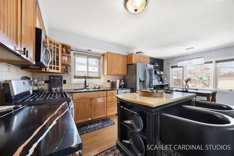 Tiny photo for 10120 Cook Avenue, Oak Lawn, IL 60453 (MLS # 12573530)