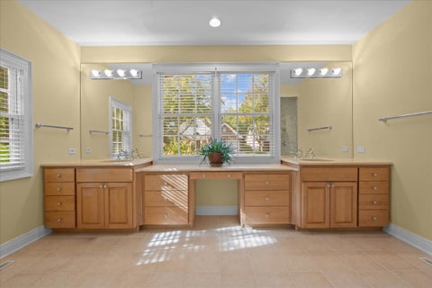 Tiny photo for 1741 Stanford Court, Lake Forest, IL 60045 (MLS # 12774370)