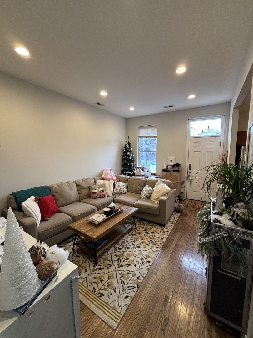 1644 N Hermitage Avenue 2R