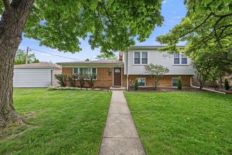 Photo of 939 Long Road, Glenview, IL 60025 (MLS # 12676812)