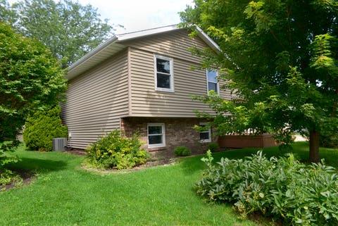 Tiny photo for 1405 Dakota Drive, Ottawa, IL 61350 (MLS # 12703370)