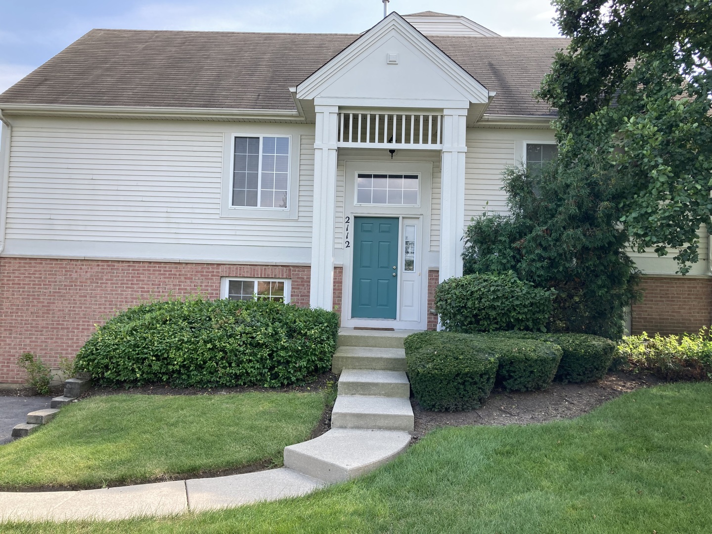 View McHenry, IL 60050 condo