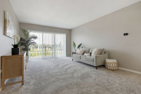 Tiny photo for 2900 Maple Avenue #17E, Downers Grove, IL 60515 (MLS # 12628563)