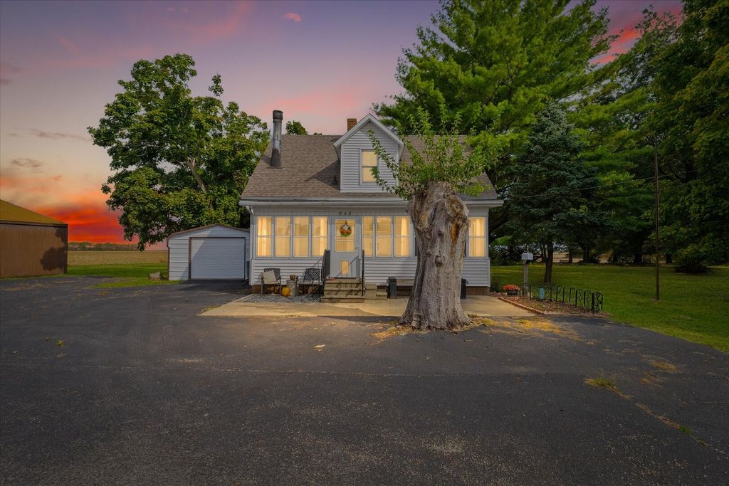 Photo for 848 N Champaign Street, Bement, IL 61813 (MLS # 12499246)