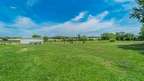 Tiny photo for 231 W 500 N, Valparaiso, IN 46385 (MLS # 12466650)